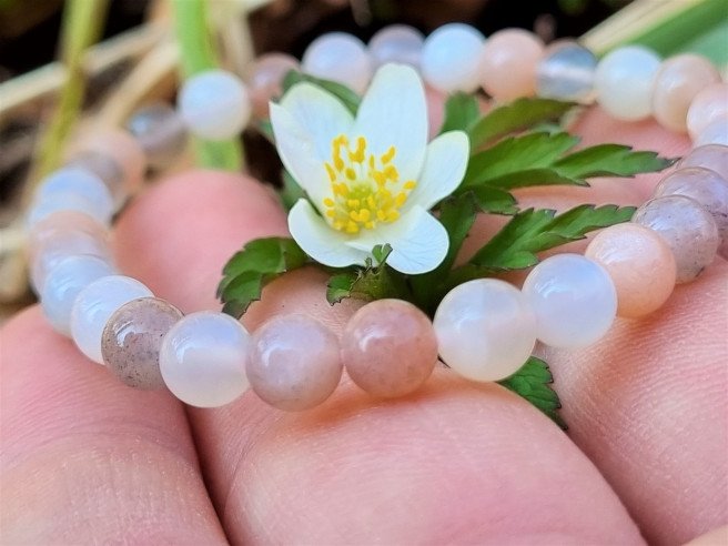 bracelet pierre de lune multicolore de qualité supérieure AA sur mousse 6mm avec fleur