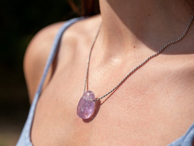 pendentif amethyste femme, pierre violette percée