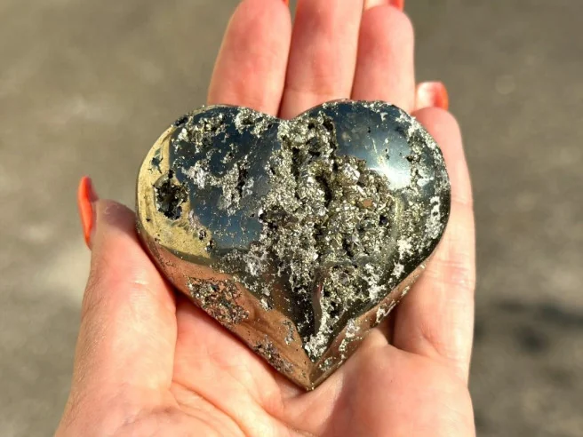 pyrite prix, coeur en pierre de pyrite naturelle du Pérou