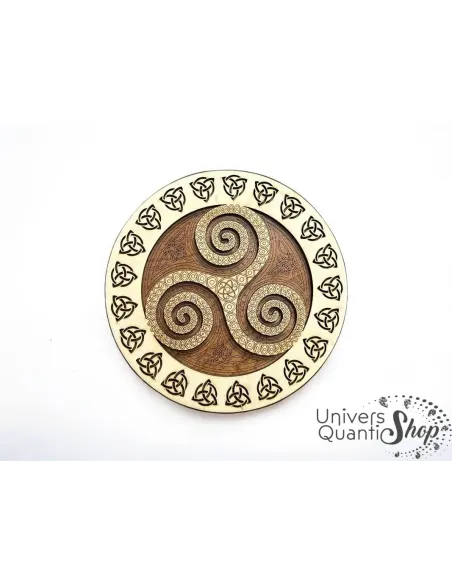 deco murale triskel en bois, contour en bois clair, finitions en bois de qualité, déco maison