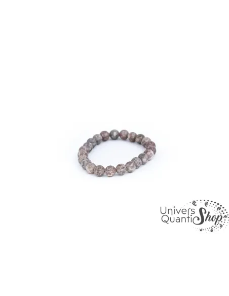 Bracelet agate fossile, pierre de richesse sur fond blanc Bracelet agate fossile, pierre de richesse sur fond blanc