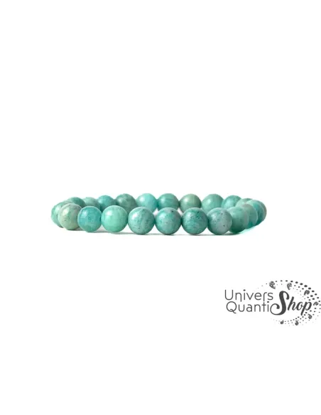 Bracelet d'amazonite, pierre de tendresse sur fond blanc Bracelet d'amazonite, pierre de tendresse sur fond blanc