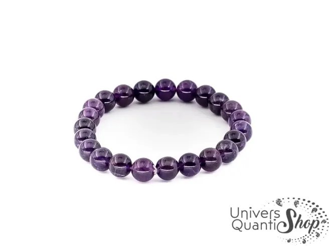 Bracelet améthyste sur fond blanc - Pierre d'humilité et de sagesse violette
