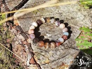Bracelet Agate Botswana – Pierre de Paix – Qualité A – Boule 10mm dans la nature