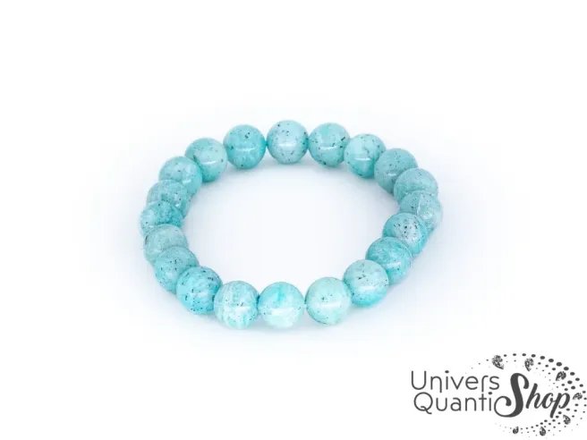Bracelet en amazonite, pierre naturelle, fond blanc
