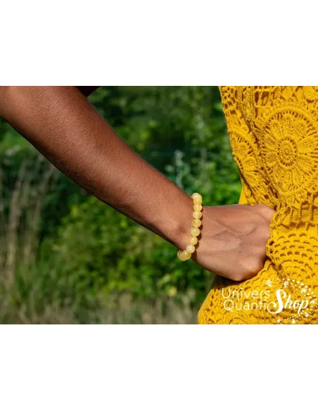 citrine chauffée vertus et propriétés, bracelet citrine chauffée 08mm porté sur un poignet de femme