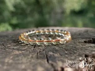citrine naturelle vertus, bracelet pierre naturelle citrine sur un tronc d'arbre
