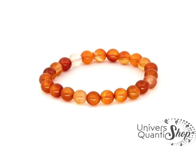 cornaline vertus, bracelet en pierre cornaline 08mm sur fond blanc