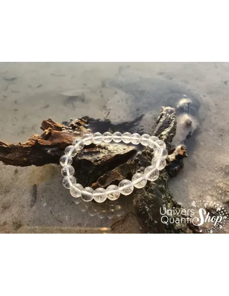 cristal de roche vertus en lithothérapie, bracelet 08mm sur une branche d'arbre au bord de l'eau cristal de roche vertus en lithothérapie, bracelet 08mm sur une branche d'arbre au bord de l'eau