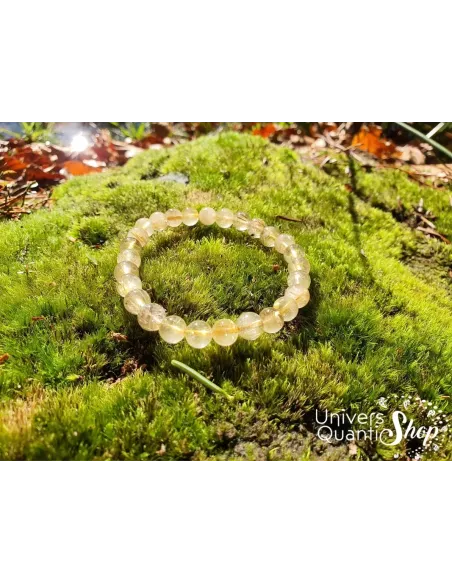 cristal de roche rutile bienfaits en lithothérapie, bracelet quartz rutile 08mm sur l'herbe