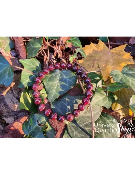 grenat rouge almandin bracelet 08mm sur des feuilles de lierre grimpant