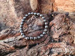 hématite bracelet 08mm sur une branche d'arbre