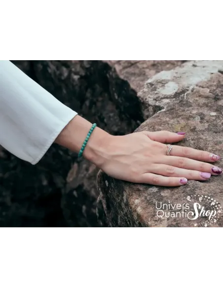 amazonite propriété - pierre verte et bleue de tendresse - photo bracelet porté amazonite propriété - pierre verte et bleue de tendresse - photo bracelet porté