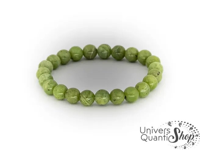 jade néphrite signification, bracelet de jade véritable 08mm sur fond blanc