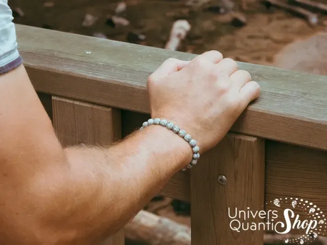 jaspe K2 vertus et bienfaits en lithothérapie, jaspe k2 bracelet 08mm porté sur un poignet homme