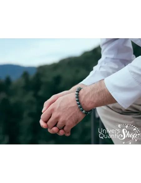 jaspe kambaba vertus, bracelet jaspe kambaba verte 08mm porté sur un poignet homme jaspe kambaba vertus, bracelet jaspe kambaba verte 08mm porté sur un poignet homme