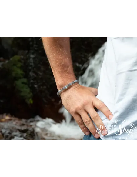 labradorite bracelet homme 08mm porté sur un poignet droit