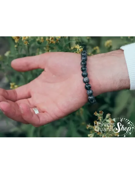 larvikite propriétés, bracelet fait sur mesure 08mm porté sur un poignet homme