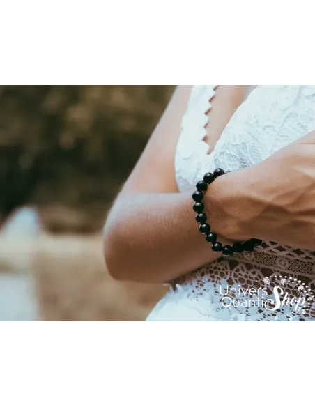 obsidienne noire bienfaits bracelet 8mm porté sur un poignet de femme