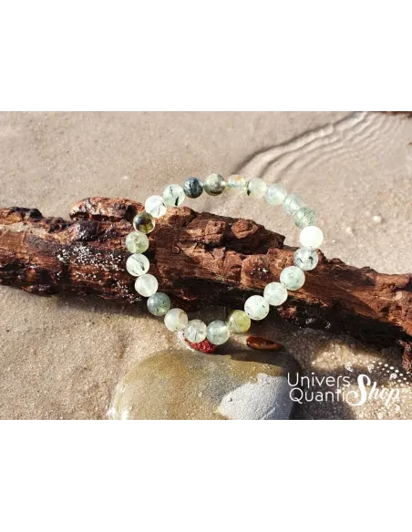 préhnite bracelet en pierre naturelle 8mm qualité A sur une branche d'arbre dans l'eau