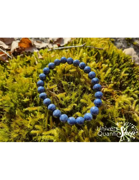 saphir bleu ciel bracelet en pierre naturelle 8mm posé sur de la mousse