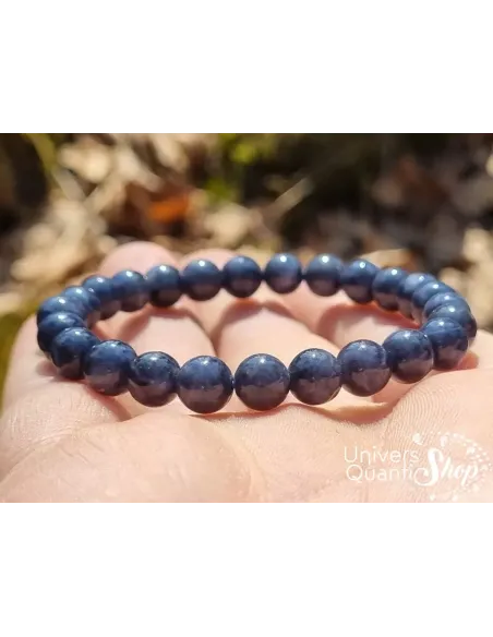 saphir bleu nuit prix bracelet perle 8mm posé dans une main