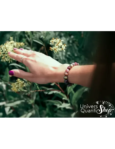 tourmaline multicolore signification, pierre porte bonheur bracelet porté sur un poignet de femme tourmaline multicolore signification, pierre porte bonheur bracelet porté sur un poignet de femme