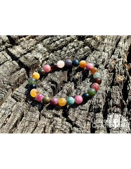 bracelet tourmaline multicolore pierre naturelle 08mm sur un tronc d'arbre