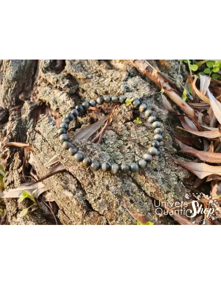 bracelet tourmaline oeil de chat 06mm sur un arbre dans la nature