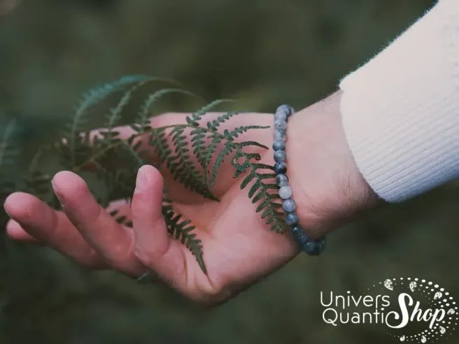 bracelet pierre oeil de chat tourmaline 06mm porté sur un poignet homme