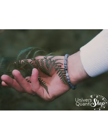 bracelet pierre oeil de chat tourmaline 06mm porté sur un poignet homme