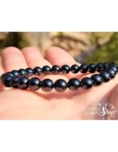 bracelet en spinelle noir de qualité A boule de 6mm sur une main