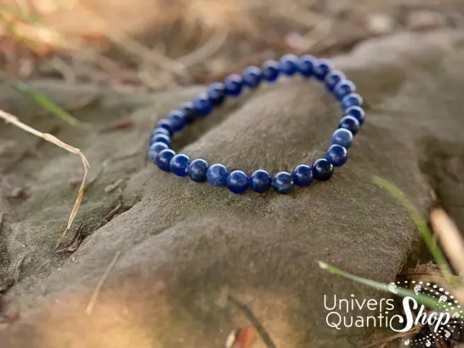 sodalite bracelet pierre fine bleue 06mm sur une racine d'arbre