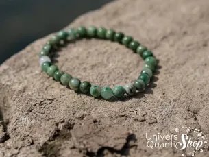 diopside dioptase - pierre verte encourage à vivre avec le présent - chakra du coeur