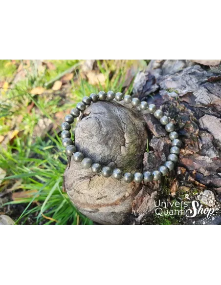 pyrite bracelet pierre naturelle dorée 6mm sur un morceau de bois pyrite bracelet pierre naturelle dorée 6mm sur un morceau de bois