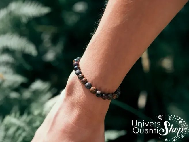 pietersite vertus, piétersite bracelet fait sur mesure porté sur un poignet de femme