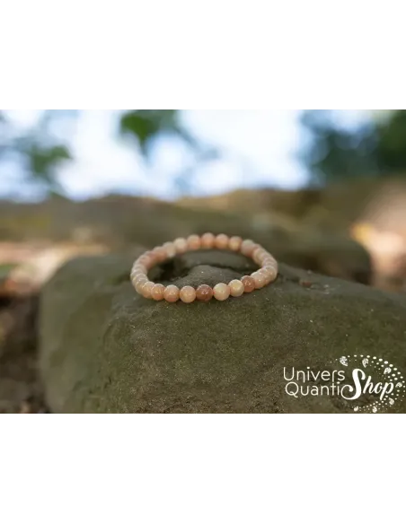 pierre de lune rose bracelet véritable 06mm sur un arbre en nature