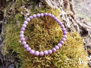 phosphosidérite bracelet lithothérapie 6mm sur de la mousse en nature