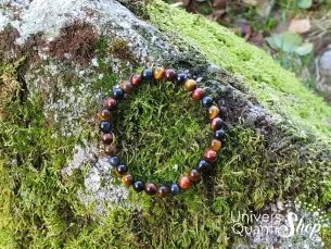 oeil multiple bracelet de protection 6mm sur de la mousse en forêt