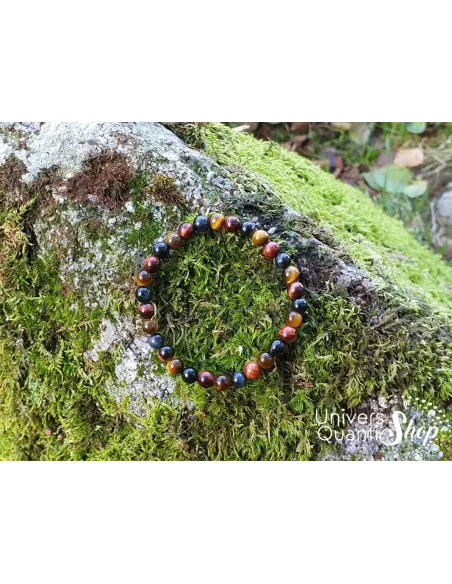 oeil multiple bracelet de protection 6mm sur de la mousse en forêt