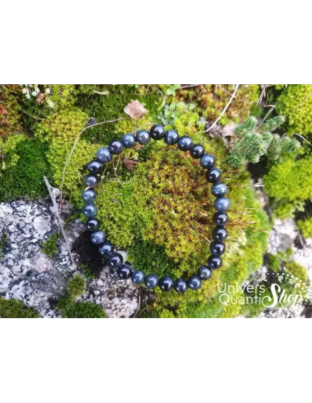 oeil de faucon protection puissante bracelet 06mm posé sur de la mousse