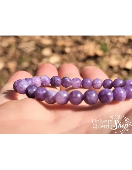 acheter ce magnifique bracelet en lépidolite de qualité supérieur AA zoomé sur une main acheter ce magnifique bracelet en lépidolite de qualité supérieur AA zoomé sur une main