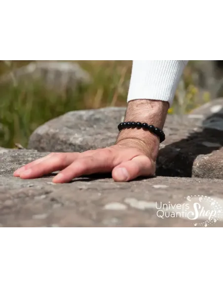 obsidienne noire bracelet protection homme fait sur mesure porté sur un poignet obsidienne noire bracelet protection homme fait sur mesure porté sur un poignet