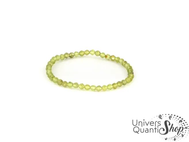 péridot bracelet signification en lithothérapie, bracelet olivine facetté 4mm sur fond blanc
