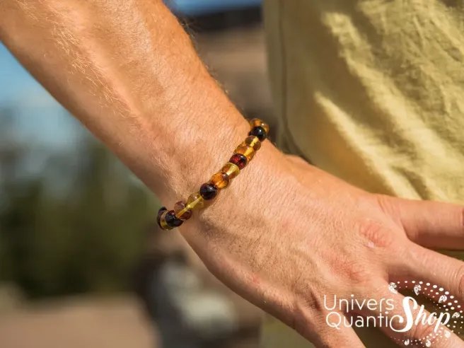 bracelet ambre homme pierre roulée porté au poignet