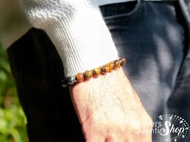 bracelet de protection contre le mauvais oeil, bouclier protecteur 8mm sur un poignet masculin