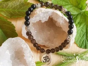 Bracelet douceur & réconfort pour chasser les phobies 6mm posé sur une géode de quartz