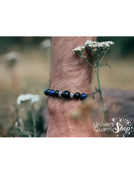 bracelet horus pierre de vision 8mm fait sur mesure à la taille du poignet porté par un homme bracelet horus pierre de vision 8mm fait sur mesure à la taille du poignet porté par un homme