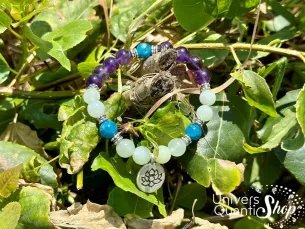 bracelet sommeil profond et réparateur 08mm posé sur des feuilles