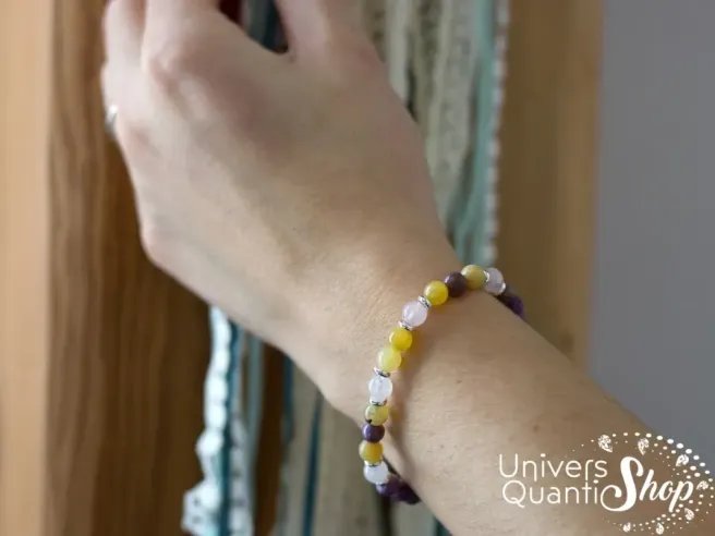 bracelet reliance à l'âme bracelet pour femme lithothérapie porté sur un poignet gauche